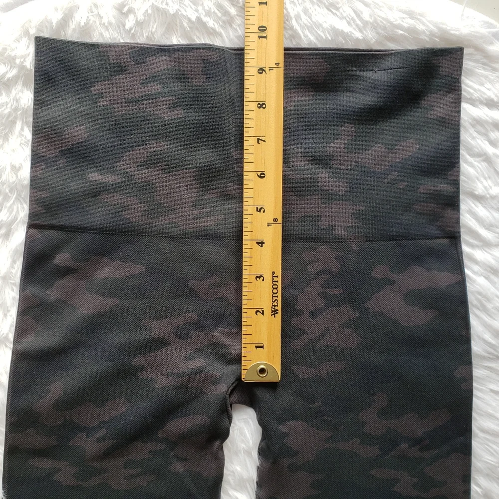 SPANX Camo Green Gray Seamless Leggings Large Camouflage